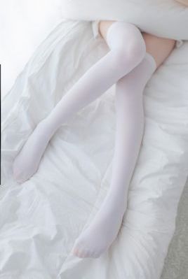 18黑白丝水手服自慰喷水网站_在线播放高清